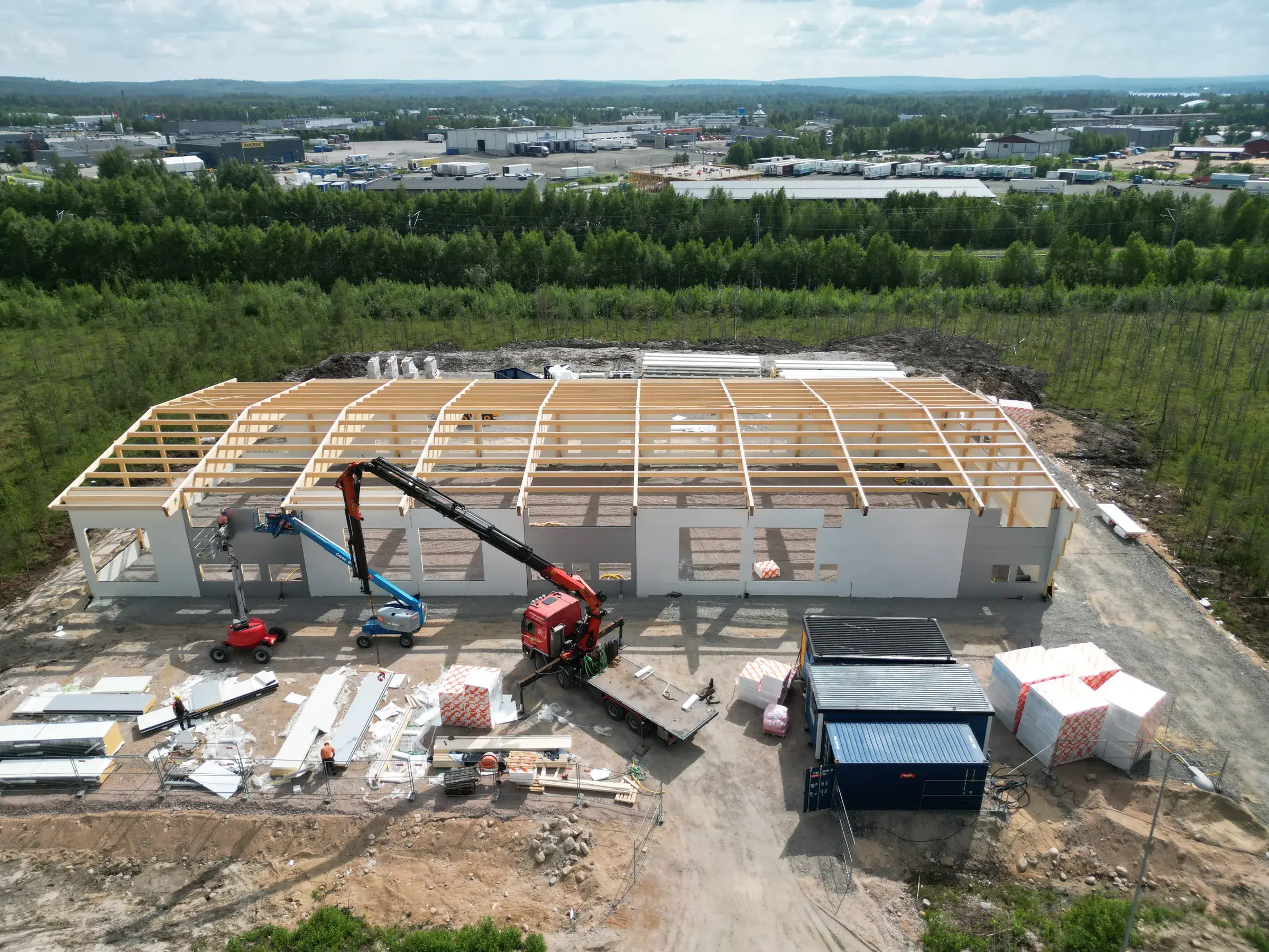 Toimitilaa rakennetaan